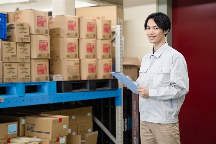 《入間市》週払いOK・倉庫内での常温品の仕分け作業スタッフ！（土日祝休み・未経験歓迎）