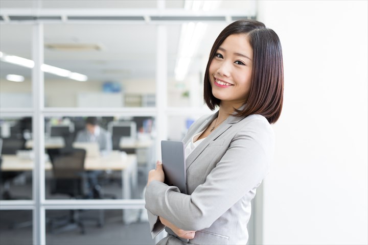 《横浜市栄区》週払いOK・物流会社での事務スタッフ！（Web面接OK・土日祝休み）