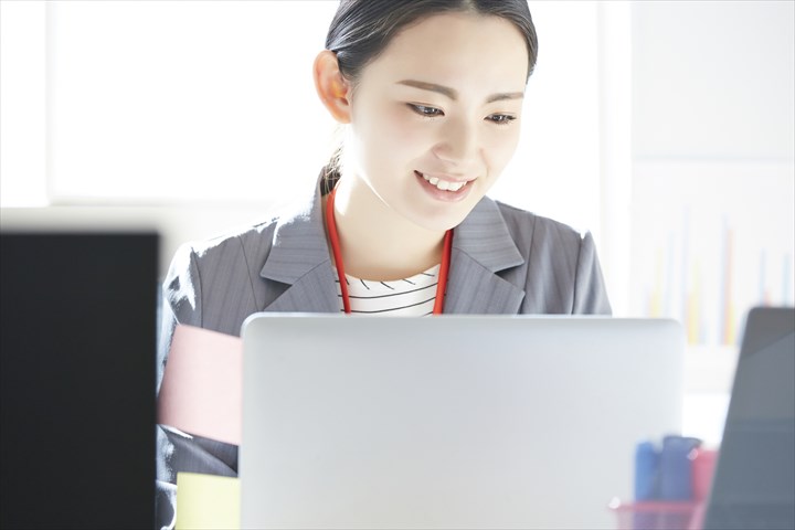 《守口市》週払いOK・自動車メーカー本社での年末調整対応スタッフ！（Web面接OK・高時給）