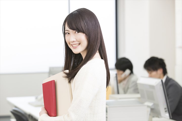 《品川区》週払いOK・配送会社でのデータ入力などの事務スタッフ！（土日祝休み・高時給・未経験歓迎）