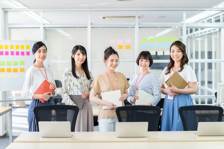 《江東区》週払いOK・英会話教室での事務及びサポート業務スタッフ！（週2～勤務相談可・短時間14:00～20:00）