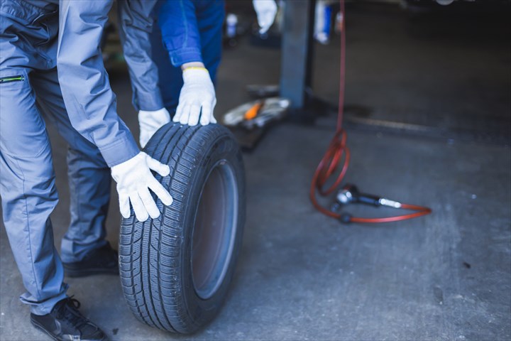 《神戸市東灘区》週払いOK・ディーラーでの車両の整備作業スタッフ！（Web面接OK・超高時給）
