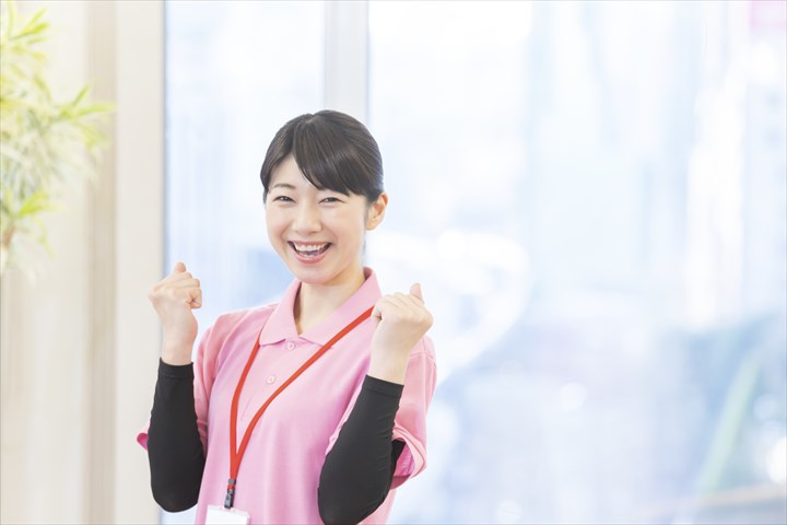 《江東区》週払いOK・特別養護老人ホームでの介護スタッフ！（週休2日・日勤）