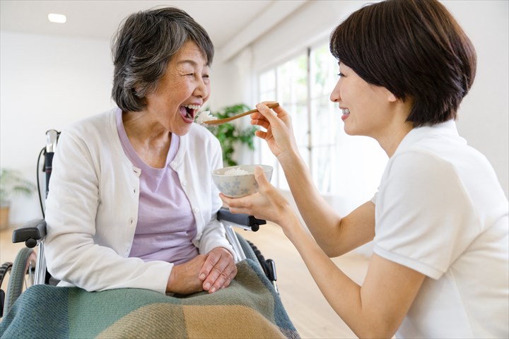 《川口市》週払いOK・デイサービス利用者の送迎ドライバー兼介護スタッフ！（シニア活躍中・週休2日）