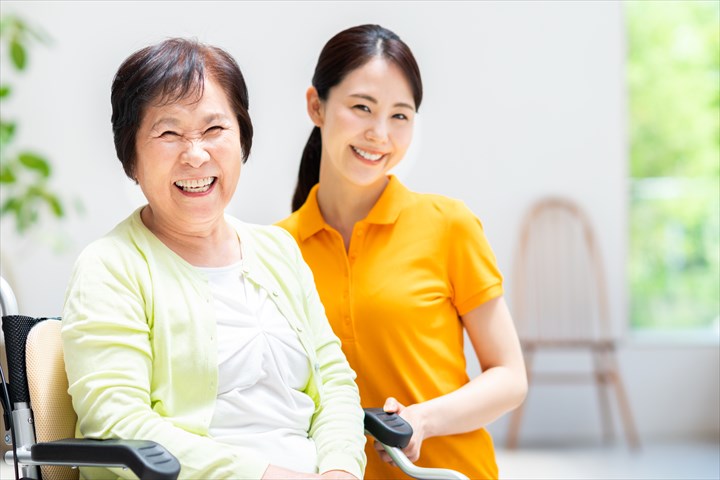 《日野市》週払いOK・ユニット型特別養護老人ホームでの介護スタッフ！（Wワーク歓迎・日勤）