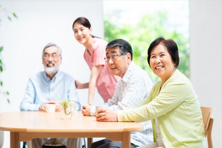 《足立区》週払いOK・高齢者住宅への訪問介護スタッフ！（Web面接OK・週休2日）