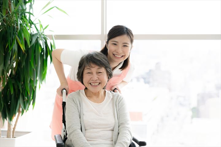 《足立区》週払いOK・高齢者住宅への訪問介護スタッフ！（Web面接OK・週休2日）