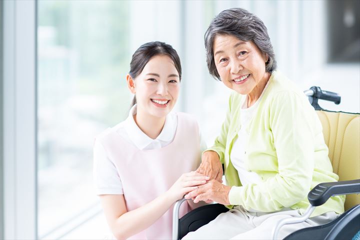 《足立区》週払いOK・高齢者住宅への訪問介護スタッフ！（Web面接OK・シニアOK）