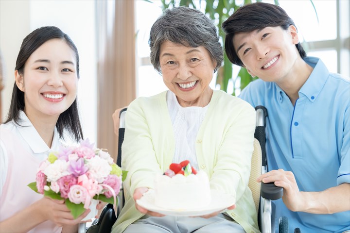 《立川市》週払いOK・有料老人ホームでの介護スタッフ！（無資格OK・日勤）