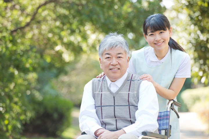 《三浦市》週払いOK・特別養護老人ホームでの介護スタッフ！（週休2日・日勤）