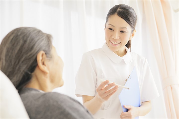 《川越市》週払いOK・一般病棟での看護補助スタッフ！（週休2日・日勤帯）