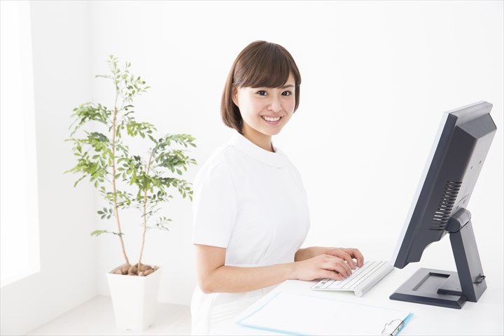 《中央区》週払いOK・クリニック内での医療事務スタッフ！（Web面接OK・高時給）