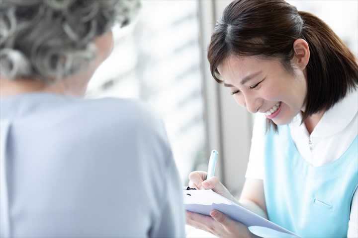 《さいたま市浦和区》週払いOK・ユニット型特別養護老人ホームでの看護スタッフ！（Web面接OK・週休2日）